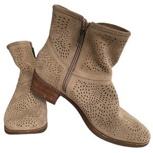Ugg - Women’s Darling Seaweed Perforated Suede Ankle Boots size 8